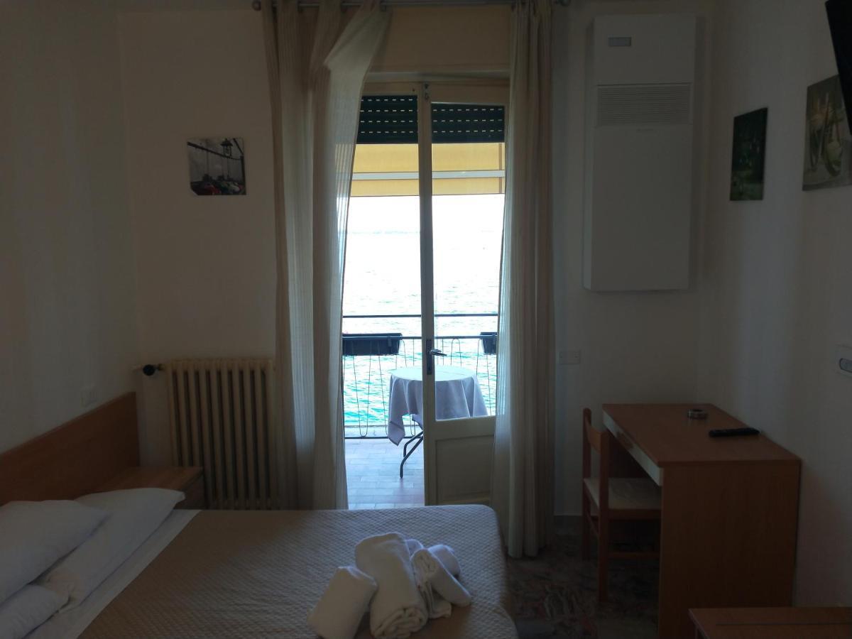 Hotel Diana Gardone Riviera Exterior foto